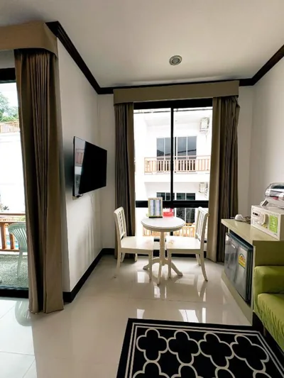 Standardzimmer mit Korridorbalkon — Kata Beachwalk Hotel and Bungalows